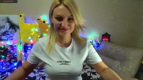 Snapshot of annagreeneyess chatting on 7, 8, 2026 Anna online show from 7, 8, 2026