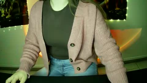 Snapshot of annbelll chatting on 23, 9, 2025 Bella online show from 23, 9, 2025