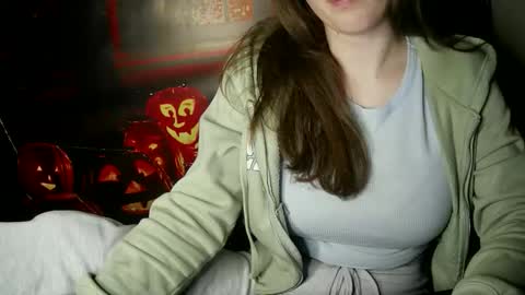 Snapshot of annbelll chatting on 22, 10, 2025 Bella online show from 22, 10, 2025