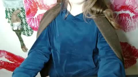 Snapshot of annbelll chatting on 8, 11, 2025 Bella online show from 8, 11, 2025