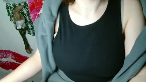 Snapshot of annbelll chatting on 2, 12, 2025 Bella online show from 2, 12, 2025