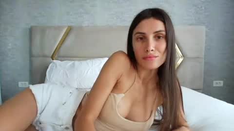 AnneHotxxx online show from 16, 6, 2026
