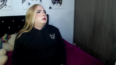 Snapshot of annevanhelsing chatting on 10, 7, 2026 Anne VanHelsing online show from 10, 7, 2026