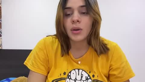 Anniecattie online show from 25, 6, 2026