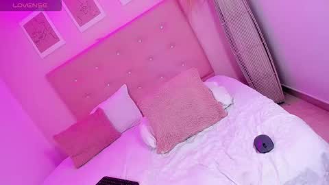 Snapshot of annie_dolce_ chatting on 7, 2, 2026 annie_dolce_ online show from 7, 2, 2026