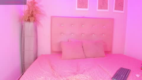 annie_dolce_ online show from 11, 7, 2026