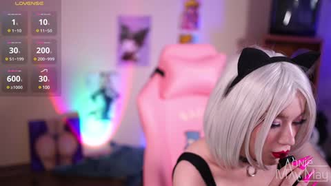 Annie May   online show from 31, 1, 2025