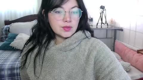 LAURA - A n n i e  S w a n online show from 13, 1, 2025