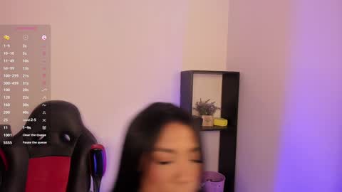 Snapshot of anniejasmin_ chatting on 4, 1, 2025 A N N I E online show from 4, 1, 2025