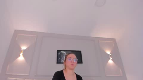 Annie online show from 16, 1, 2025