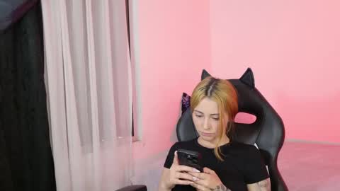 Snapshot of anniemora_ chatting on 21, 5, 2026 Annie online show from 21, 5, 2026