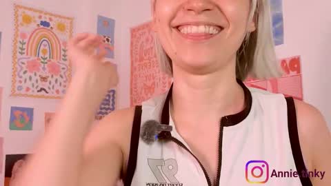 annietinky online show from 4, 3, 2026