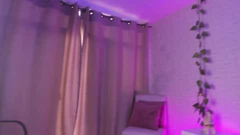 Annie  Alex online show from 6, 12, 2024