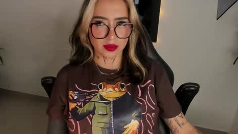 Snapshot of annikamerliahh_ chatting on 3, 2, 2026 Annika online show from 3, 2, 2026