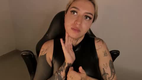 Snapshot of annikamerliahh_ chatting on 1, 3, 2026 Annika online show from 1, 3, 2026