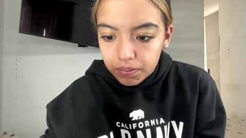 anotella_aa online show from 15, 4, 2026