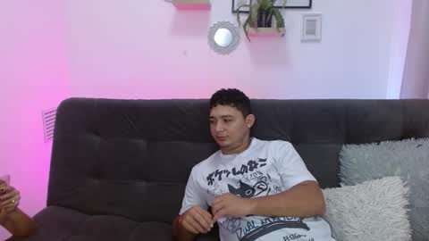 Snapshot of antonella_n_brian chatting on 13, 10, 2025 Antonella y Brian online show from 13, 10, 2025