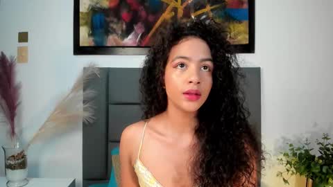 Snapshot of antonellahall_ chatting on 20, 10, 2025 AntonellaHall online show from 20, 10, 2025