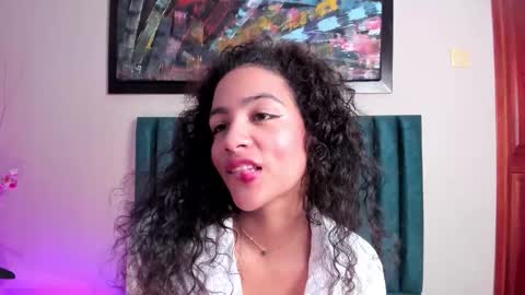 AntonellaHall  online show from 24, 11, 2025