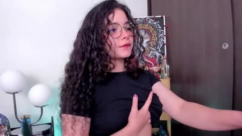 Snapshot of antoniart_ chatting on 7, 12, 2024 Antonia online show from 7, 12, 2024