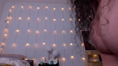 Snapshot of antoniart_ chatting on 2, 2, 2025 Antonia online show from 2, 2, 2025