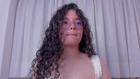 Snapshot of antoniart_ chatting on 2, 3, 2025 Antonia online show from 2, 3, 2025