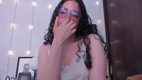 Snapshot of antoniart_ chatting on 26, 9, 2025 Antonia online show from 26, 9, 2025