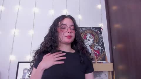 Snapshot of antoniart_ chatting on 7, 10, 2025 Antonia online show from 7, 10, 2025