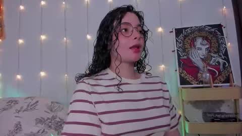 Snapshot of antoniart_ chatting on 12, 10, 2025 Antonia online show from 12, 10, 2025