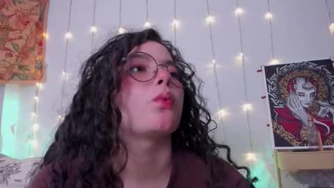 Snapshot of antoniart_ chatting on 13, 10, 2025 Antonia online show from 13, 10, 2025