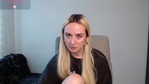 Snapshot of anttoniia chatting on 3, 1, 2025 Antonia online show from 3, 1, 2025