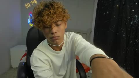 Snapshot of anyelotwink chatting on 2, 2, 2026 anyelotwink online show from 2, 2, 2026