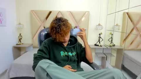 anyelotwink online show from 4, 3, 2026