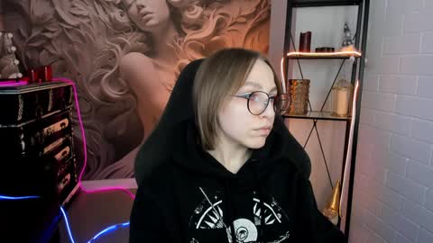 Snapshot of aphexqueen chatting on 2, 2, 2025 APHEX QUEEN online show from 2, 2, 2025