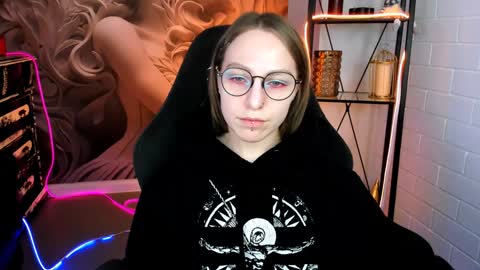 Snapshot of aphexqueen chatting on 2, 2, 2025 APHEX QUEEN online show from 2, 2, 2025