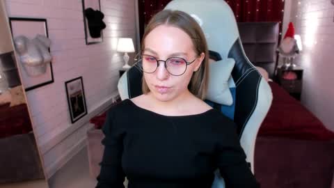 Snapshot of aphexqueen chatting on 5, 2, 2025 APHEX QUEEN online show from 5, 2, 2025