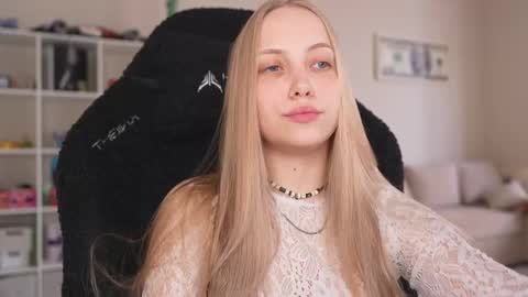 Snapshot of appr0ved chatting on 5, 5, 2026 REYNA my friend online show from 5, 5, 2026