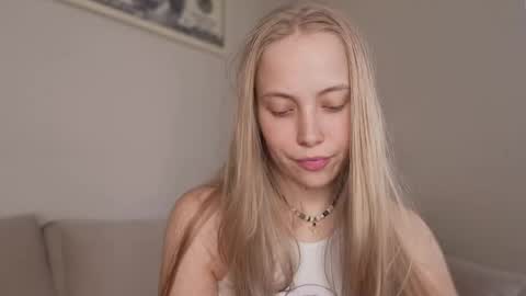 Snapshot of appr0ved chatting on 31, 5, 2026 REYNA my friend online show from 31, 5, 2026