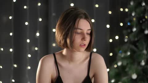 Snapshot of approche_toi_petite chatting on 6, 1, 2026 Meghan online show from 6, 1, 2026