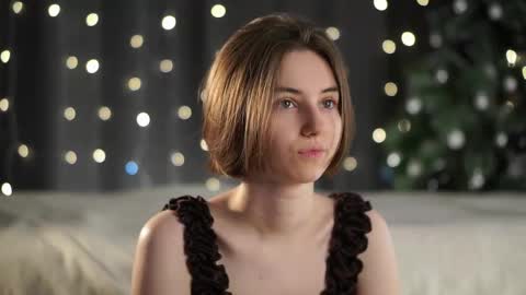 Snapshot of approche_toi_petite chatting on 7, 1, 2026 Meghan online show from 7, 1, 2026