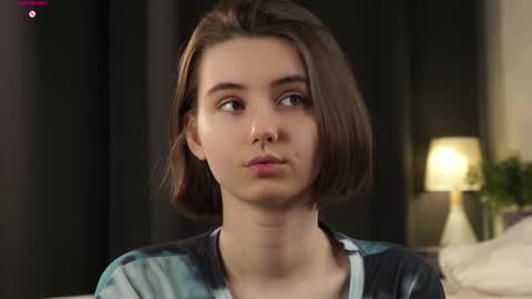 Snapshot of approche_toi_petite chatting on 6, 2, 2026 Meghan online show from 6, 2, 2026