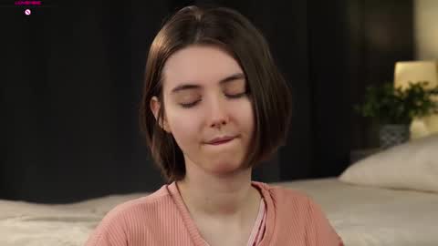 Snapshot of approche_toi_petite chatting on 4, 3, 2026 Meghan online show from 4, 3, 2026