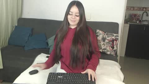 Snapshot of apriil_3 chatting on 12, 11, 2025 Abril Freelance Model online show from 12, 11, 2025