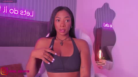 Snapshot of april_ebony18_ chatting on 20, 1, 2025 April online show from 20, 1, 2025