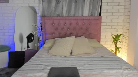 Scarlett Independent Model  online show from 12, 1, 2025