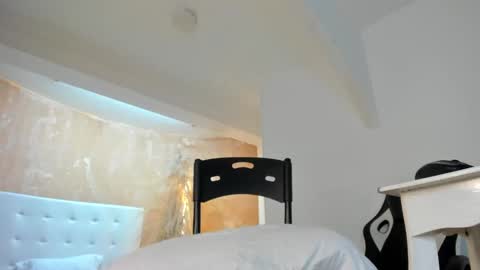 Snapshot of aprill_fox chatting on 2, 2, 2025 aprill_fox online show from 2, 2, 2025