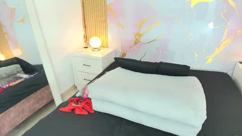 Snapshot of aprillross chatting on 14, 2, 2026 aprillross online show from 14, 2, 2026