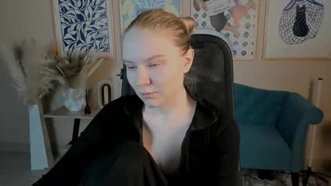 Snapshot of aprilserenity chatting on 10, 9, 2025 April. All year round.  online show from 10, 9, 2025