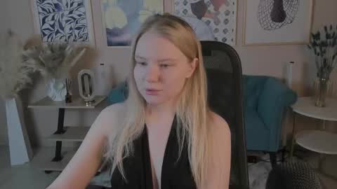 Snapshot of aprilserenity chatting on 3, 10, 2025 April. All year round.  online show from 3, 10, 2025