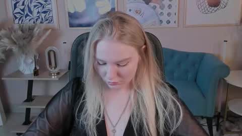 Snapshot of aprilserenity chatting on 6, 10, 2025 April. All year round.  online show from 6, 10, 2025